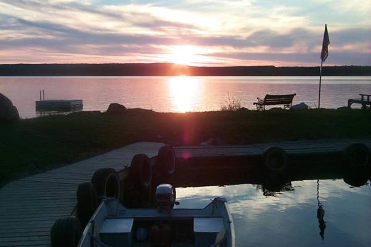 Wee Point Resort Manitowaning Екстер'єр фото