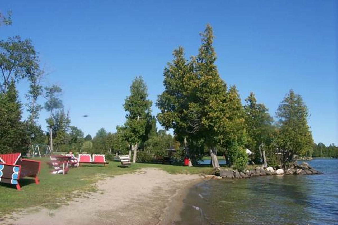 Wee Point Resort Manitowaning Екстер'єр фото