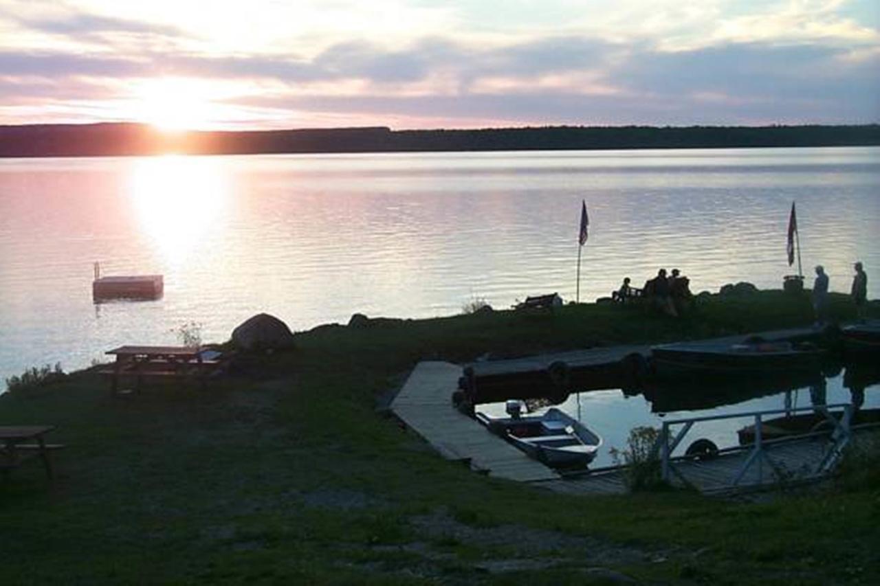 Wee Point Resort Manitowaning Екстер'єр фото