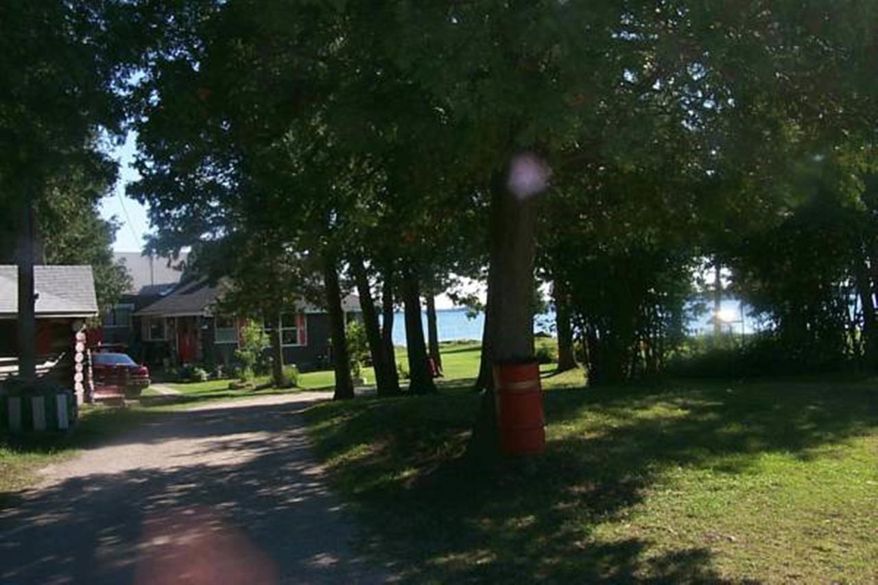 Wee Point Resort Manitowaning Екстер'єр фото