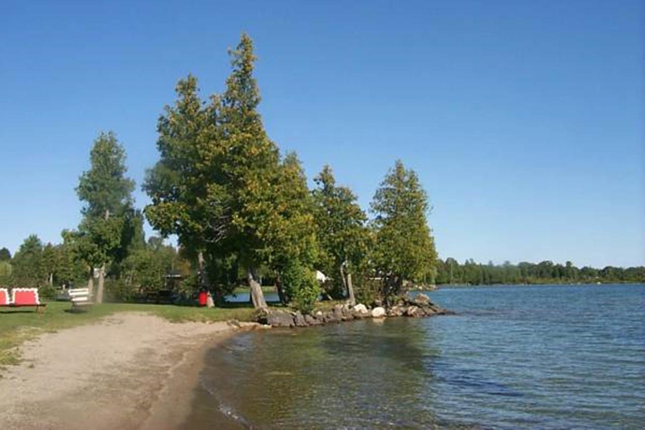 Wee Point Resort Manitowaning Екстер'єр фото